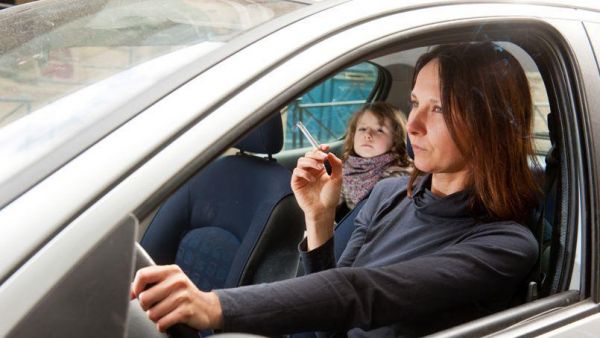 Ecosse, fumer en voiture avec un enfant sera amendé à 119 euros