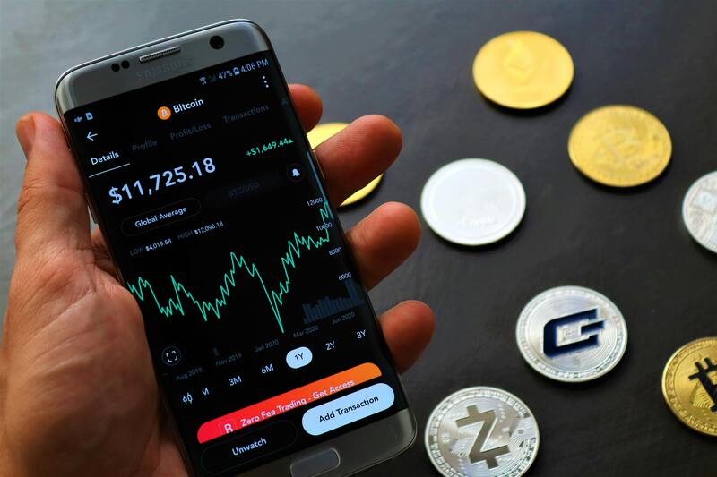 trader sur son smartphone